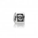 CHARM PANDORA LLETRA O - 790323O